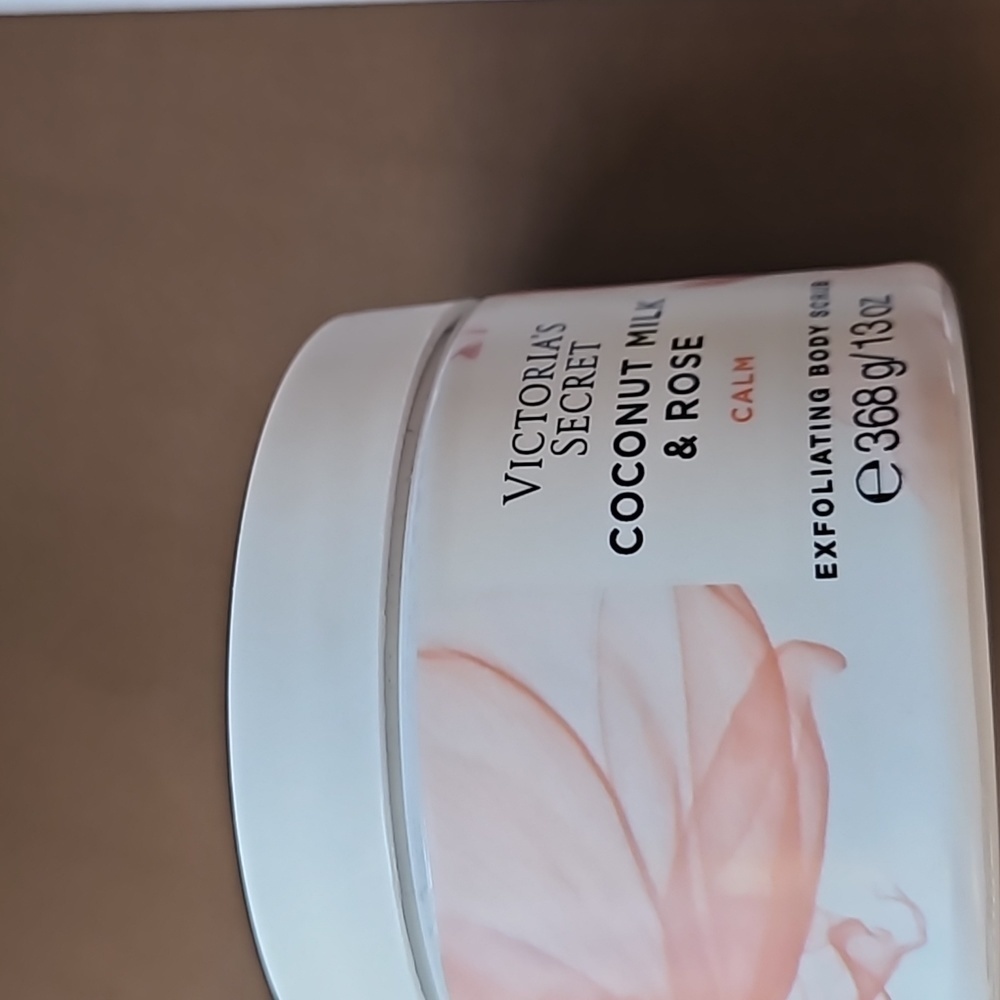 Exfoliating Body Scrub Counut Milk & Rose From Victoria Secrets NWT